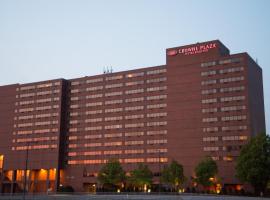 Crowne Plaza Suites MSP Airport an IHG Hotel, hotel near Summit Brewing Company, Bloomington