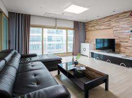 Home Fourest Residence Hotel Okpo, serviced apartment in Geoje 