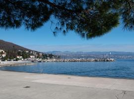 Apartment Europe with Sea View, hotel in Ičići