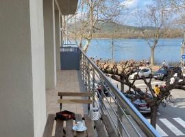 JASALPI único apartamento delante del Lago de Banyoles, alquiler vacacional en Banyoles