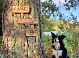Eagles' Call Cottages and Tent – hotel w mieście Wilderness