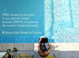 Bona Vida Hotel，里奧阿查的飯店