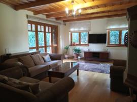 Four Seasons Villa, hotel em Kaposvár