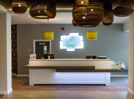 Holiday Inn Corby Kettering A43 by IHG, hotel in Corby
