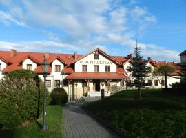 Dom Pielgrzyma – hotel w pobliżu miejsca Sanktuarium w Kalwarii Zebrzydowskiej w mieście Kalwaria Zebrzydowska