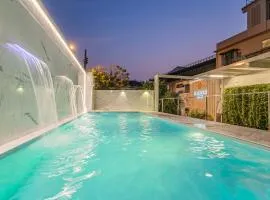 Marigold Sukhumvit - Free Shuttle to BTS Bearing Station