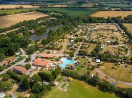 Camping RCN La Ferme du Latois、Coëxのキャンプ場