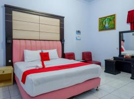 RedDoorz Plus Syariah near Stasiun Pekalongan 2, hotel di Pekalongan