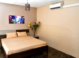 2 bedrooms apartement with sea view furnished garden and wifi at Riambel、Riambelのホテル