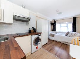TH Serviced Apartment London, hotel with parking in Northolt
