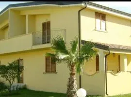 Caulonia, 2 bed 1st Floor Apartment Close To Beach