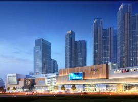 Holiday Inn Qingdao City Center, an IHG Hotel - May 4th Square, hotel near Haier Science and Technology Museum, Qingdao
