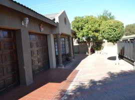 Triple Palms Bed and Breakfast, hotel near Parking at base, Gaborone