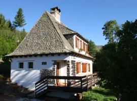 Chalet les Eglantines: Saint-Jacques-des-Blats şehrinde bir tatil evi