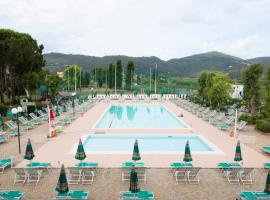 Residenza Pierre & Vacances Luni Mare, апартаменти з обслуговуванням у місті Luni