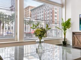 1 and 2 BR Private Condos Steps Away From French Quarter, apartmanhotel New Orleansban