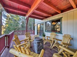 Spacious Lake Arrowhead Home with 2 Decks and Views, hotel en Lake Arrowhead