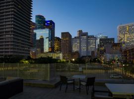 Viesnīca Holiday Inn Houston Downtown, an IHG Hotel Hjūstonā, netālu no apskates objekta McGowen Station