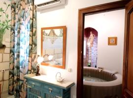 3 bedrooms house with jacuzzi furnished terrace and wifi at Calamonte, hotel v destinácii Calamonte