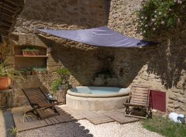 Une Chambre en Luberon, hotel in Puyvert