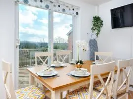 Parking, Garden, En-Suite & Tv's in all Rooms, Large living space