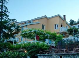 Apartments Antic, hotel in Budva