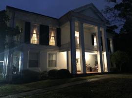The Montgomery B&B, nhà nghỉ dưỡng ở Starkville