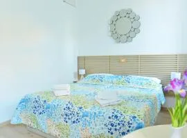 En-suite Iris on Rokova Street - 5 min Walk to the Old Town of Split