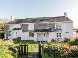 2 Rose Cottages, hotel in Looe
