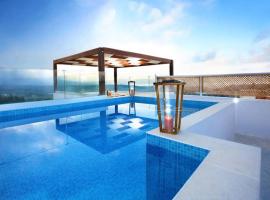 Villa Archontiki, with rooftop pool and stunning panoramic views!, Hotel in Strand Episkopi-Rethymnon