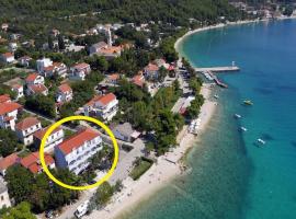 Apartments and rooms Tomo 1 - at the beach, hotel din Zaostrog