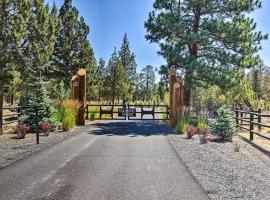 Tailwinds Farm, Secluded Estate On The River, Amazing Views estate, hotel in Bend