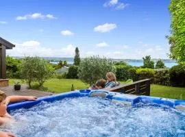 The Bird House - Kawaha Point, Rotorua. Stylish six bedroom home with space, views and relaxed atmosphere