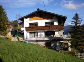 Haus Bergfried, hotel u gradu Trins