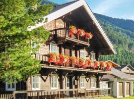 Awesome Home In Sankt Veit-defereggenta With Kitchen, hotel com estacionamento em Gassen