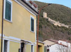 A due passi dal castello, hotel económico en San Pio delle Camere
