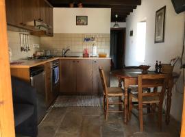 ANOI 1-bedroom country House, apartment in Episkopi Pafou