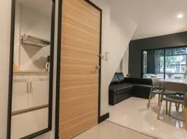 S2 Silom Large room 4-6 guests Full kitchen WIFI