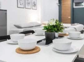 P1 Silom Pan large room full kitchen WIFI 4-6pax