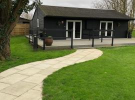 The Lodge, apartment in Bedford