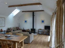 The Woodshed - A newly built, 2 bedroom, cottage near Glastonbury, hotell i Glastonbury