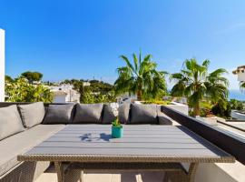 Penthouse with sea view in Miraflores, hotel in Mijas