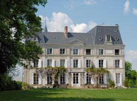 Chambres d'Hotes Château de la Puisaye, hotel con estacionamiento en Verneuil d'Avre et d'Iton