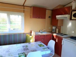 Étang-sur-Arroux에 위치한 주차 가능한 호텔 Camping des 2 Rives- Mobilhomes