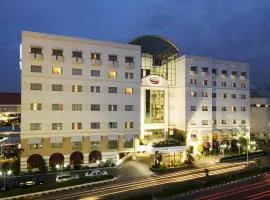 Surabaya Suites Hotel Powered by Archipelago