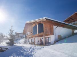 "Chalet Bergzeit" Ferienhaus mit Sauna & Wellness, place to stay in Fügenberg