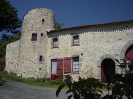 La Tour des Laudes, hotel con estacionamiento en Breuil-Barret