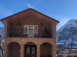 Cozy Place in Kazbegi, hotel with parking in Stepantsminda