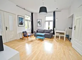 White Rock Apartment by Grand Apartments