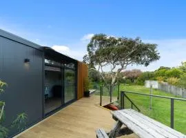 Calapso Cottage - Waikanae Beach Holiday Home